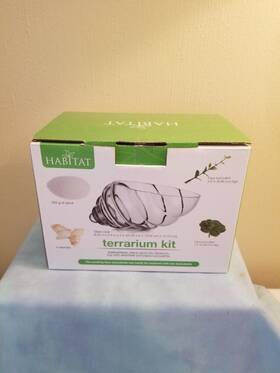 Home Essentials 786460054622 Habitat Terrarium Kit With Sand Sea Shells And Succulents