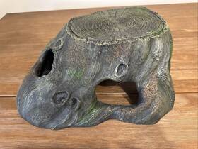 11693 Jungle Bob Enterprises Inc. Hollowed Tree Hide Spot For Bearded Dragon Geckos Snake