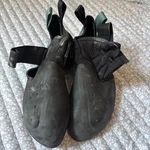 Butora Gomi Rock Climbing Shoes Black Blue Men 11. Fixed Price $40.00.