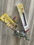 Zilla Slimlines Desert Fixture Fluorescent Light Includes Tongs And Thermometer. Fixed Price $39.99.