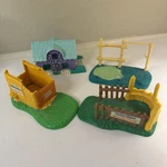 Vintage Kenner Littlest Pet Shop Zoo 1993 & Dog House 1995. Set Of 4- No Animals. Fixed Price $16.00.