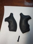 S&w Smith Wesson 442-2 Aw 38SPL Rubber Grips Handles &screw #26-321. Fixed Price $29.99.